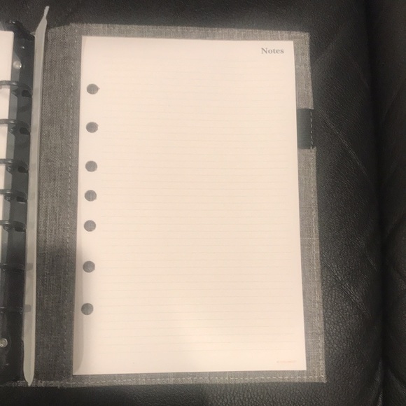 Brand new At a Glance Undated weekly monthly planner - Picture 8 of 9